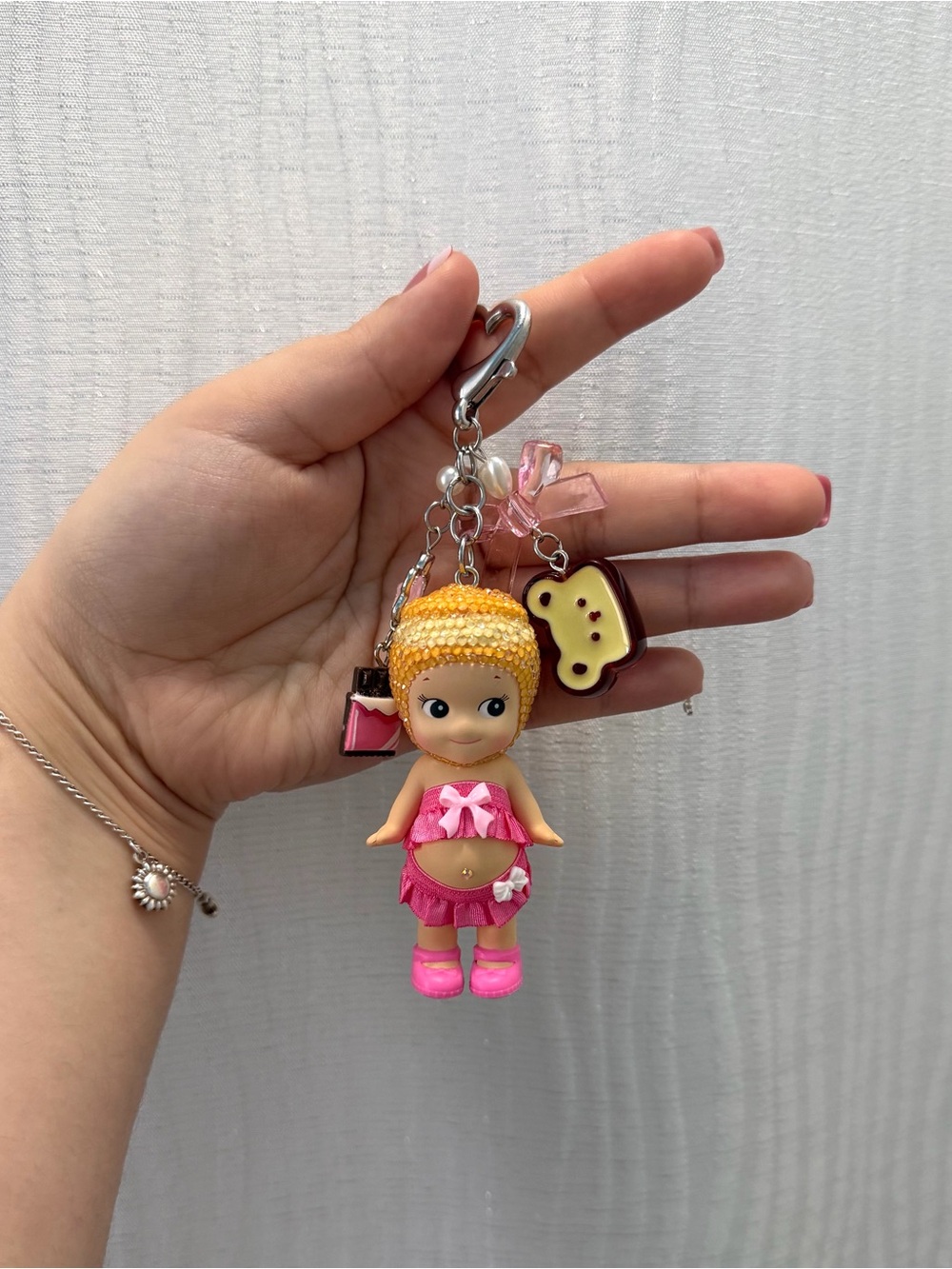 Sonny Angel Cream Puff Bedazzled Keychain - Picture 5 of 7